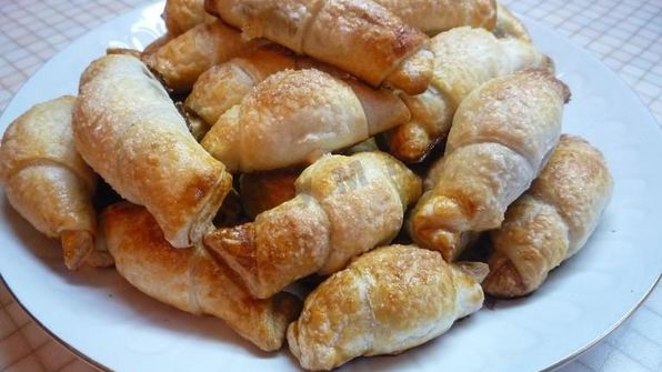 круассаны из слоеного теста со сгущенкой