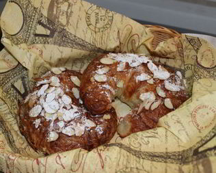 Круассаны с миндальным кремом