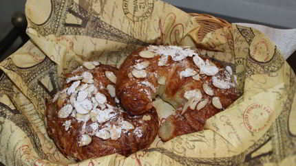 Круассаны с миндальным кремом