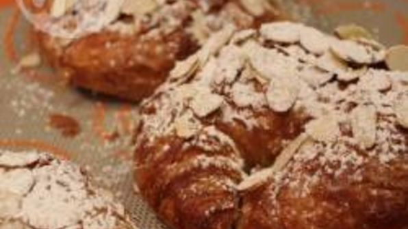 круассаны с миндальным кремом