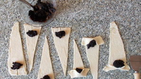 круассаны с шоколадно-маковой начинкой