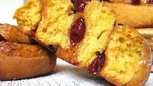 пряные тыквенные плюшки с клюквой