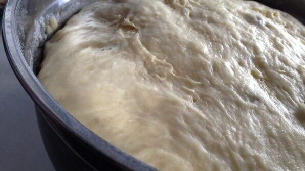 сдобные булочки с изюмом