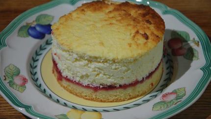 Ватрушка с вишней