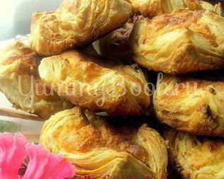 Ватрушки из слоеного дрожжевого теста