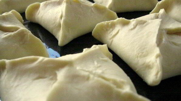 ватрушки из слоеного дрожжевого теста