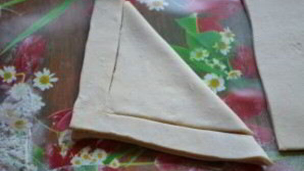 ватрушки из слоеного теста с творогом