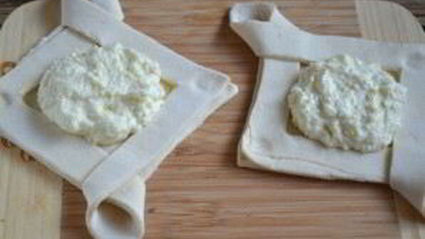 ватрушки из слоеного теста с творогом