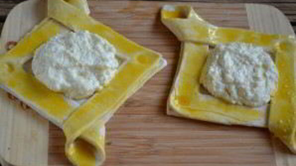 ватрушки из слоеного теста с творогом