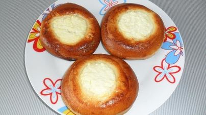 Ватрушки с творогом на тесте со свежими дрожжами