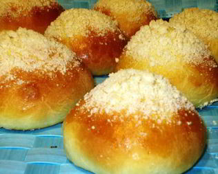 Воздушные булочки с шоколадной пастой и штрейзелем