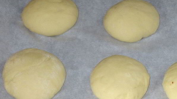 воздушные булочки с шоколадной пастой и штрейзелем