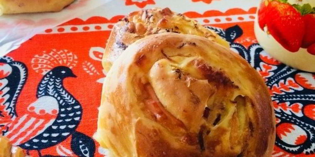 Рецепт закусочные булочки с ветчиной, капустой и грушей