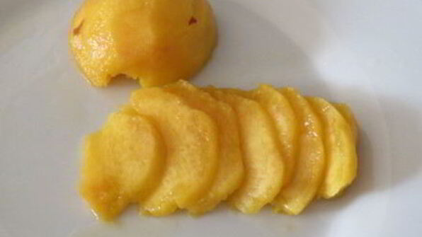 быстрые слойки с рикоттой и персиками