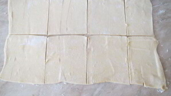 быстрые слойки с рикоттой и персиками