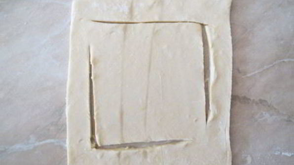 быстрые слойки с рикоттой и персиками