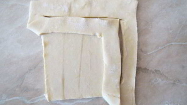 быстрые слойки с рикоттой и персиками