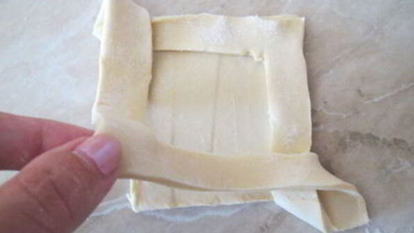 быстрые слойки с рикоттой и персиками