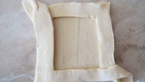 быстрые слойки с рикоттой и персиками