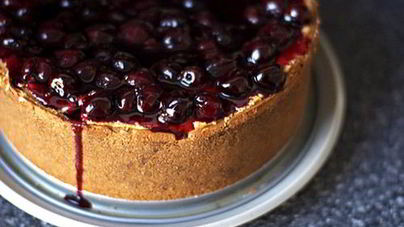 Чизкейк Нью-Йорк с вишней и крекером