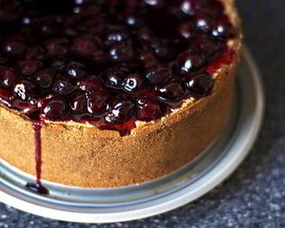 Чизкейк Нью-Йорк с вишней и крекером