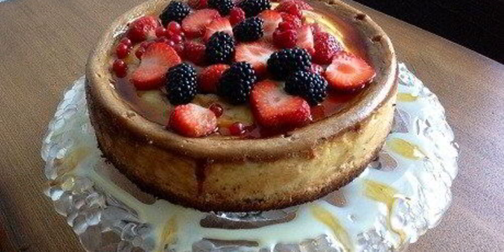 Рецепт чизкейк с белым и молочным шоколадом под карамельным соусом