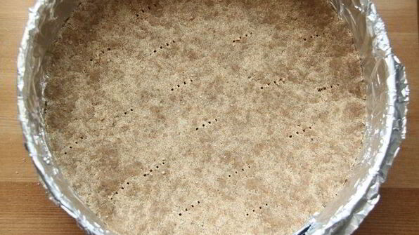 чизкейк с корицей, яблоком и сахарным пеканом