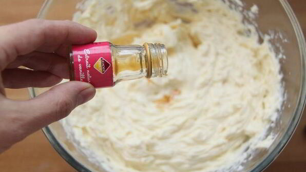 чизкейк с корицей, яблоком и сахарным пеканом