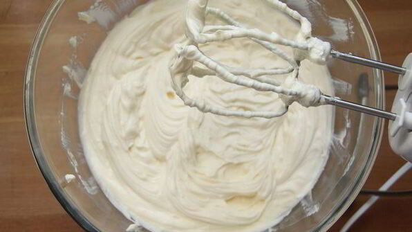 чизкейк с корицей, яблоком и сахарным пеканом