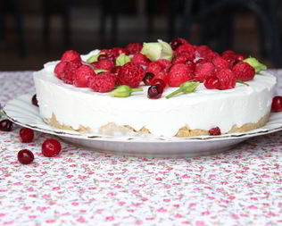 Чизкейк с летними ягодами