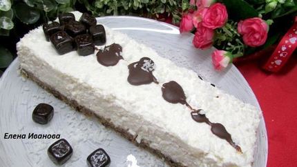 Йогуртовый чизкейк на корже из фиников и кешью