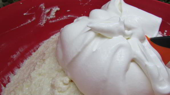 йогуртовый чизкейк на корже из фиников и кешью