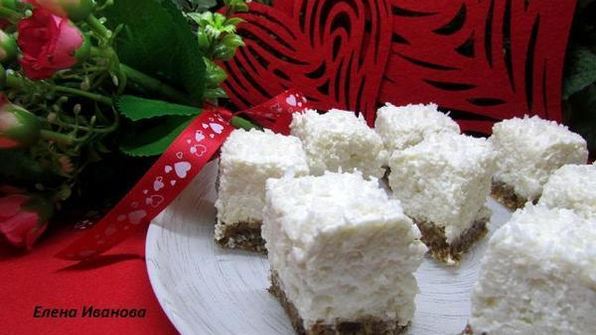 йогуртовый чизкейк на корже из фиников и кешью