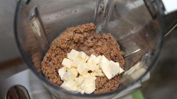 мясной чизкейк с соусом из брусники