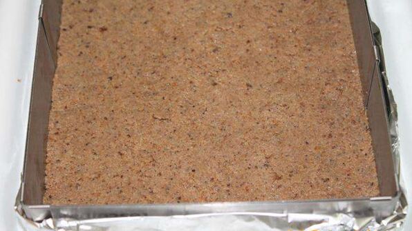 мясной чизкейк с соусом из брусники