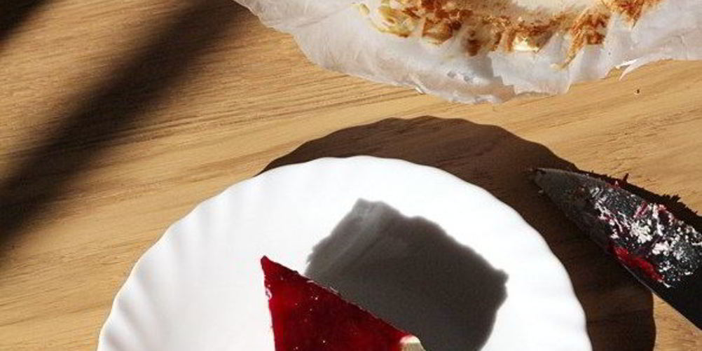 Рецепт низкоуглеводный чизкейк с брусничным соусом