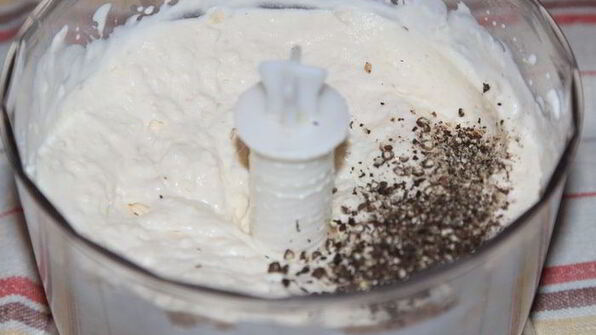 печеночный чизкейк с орехами и грибами