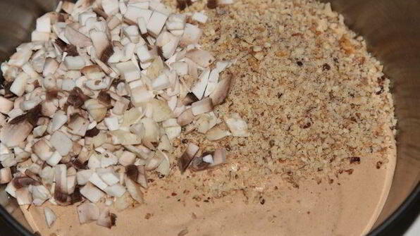 печеночный чизкейк с орехами и грибами