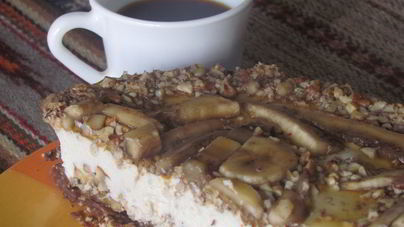 Сливочно-банановый чизкейк с орехами