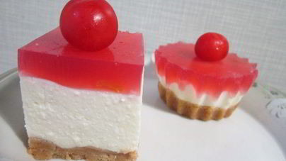 Творожные мини-чизкейки с белым шоколадом и вишней