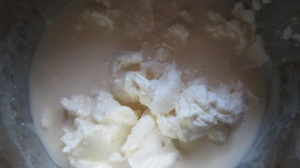 творожные мини-чизкейки с белым шоколадом и вишней