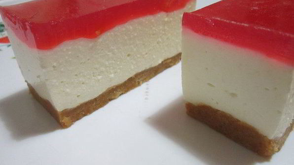 творожные мини-чизкейки с белым шоколадом и вишней