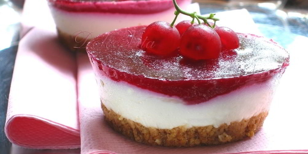 Рецепт творожные мини-чизкейки с белым шоколадом и ягодами