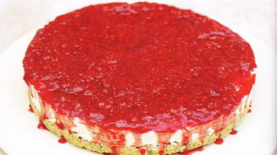 Ванильный чизкейк с малиновым соусом