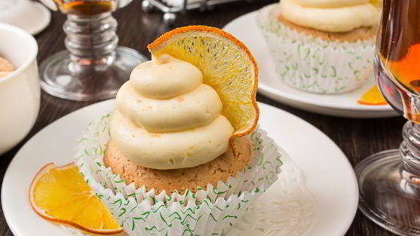 арахисовые капкейки с медово-апельсиновым кремом