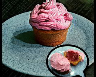 Капкейки с черной смородиной