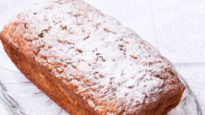 Кекс с кленовым сиропом и яблоками