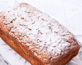 Кекс с кленовым сиропом и яблоками