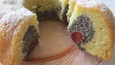 Кекс с маком и черешней