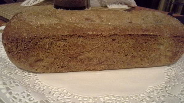 кекс с виноградом и карамельной шапочкой